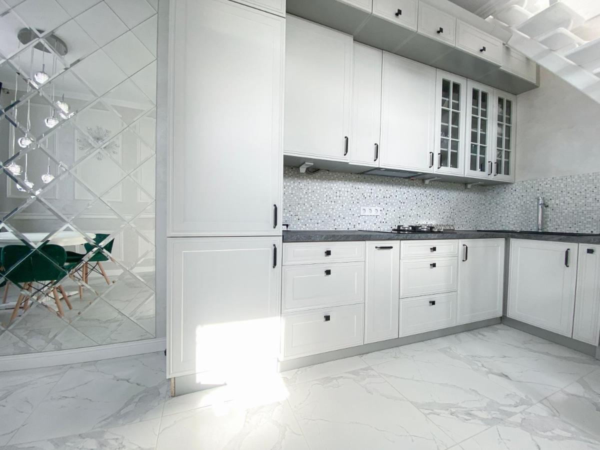 Tamanska Apartments Λβιβ Εξωτερικό φωτογραφία